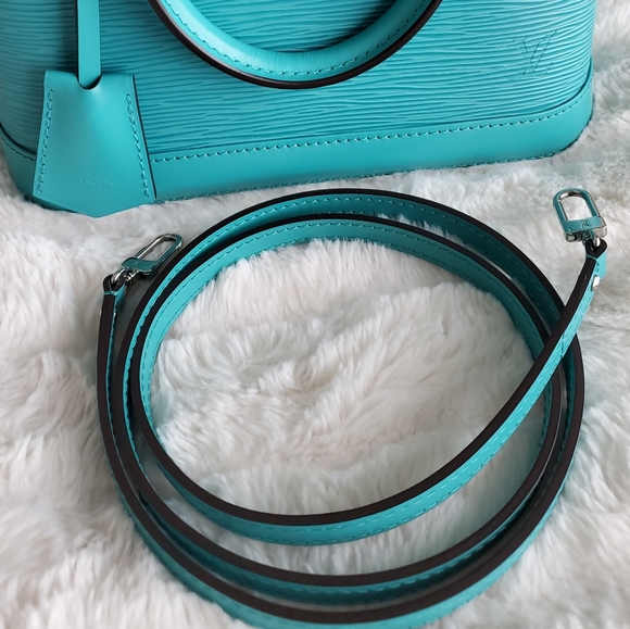 Authentic Louis Vuitton Alma Epi BB - Picture 6 of 12